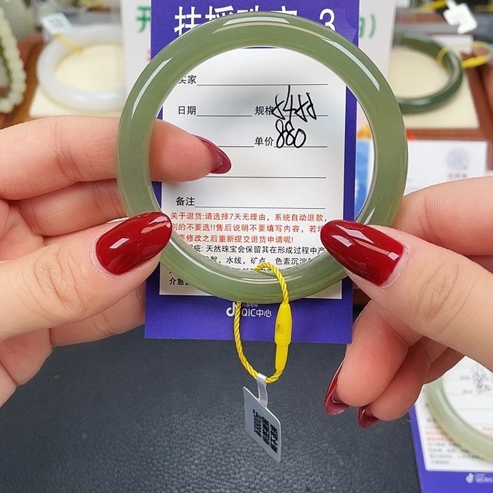 和田玉未镶嵌手镯