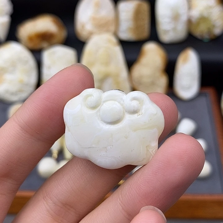 未镶嵌琥珀裸石瓷白如意a829