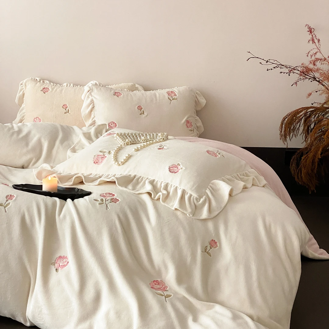 少女心秋冬保暖牛奶绒四件套高级感加厚双面加绒精密刺绣被套床品