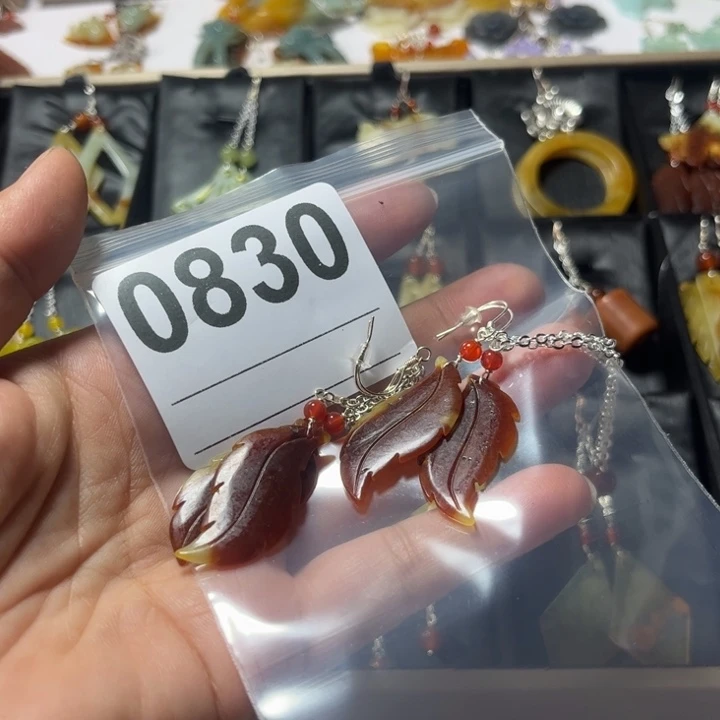 福***坤合金蛇纹石玉耳饰