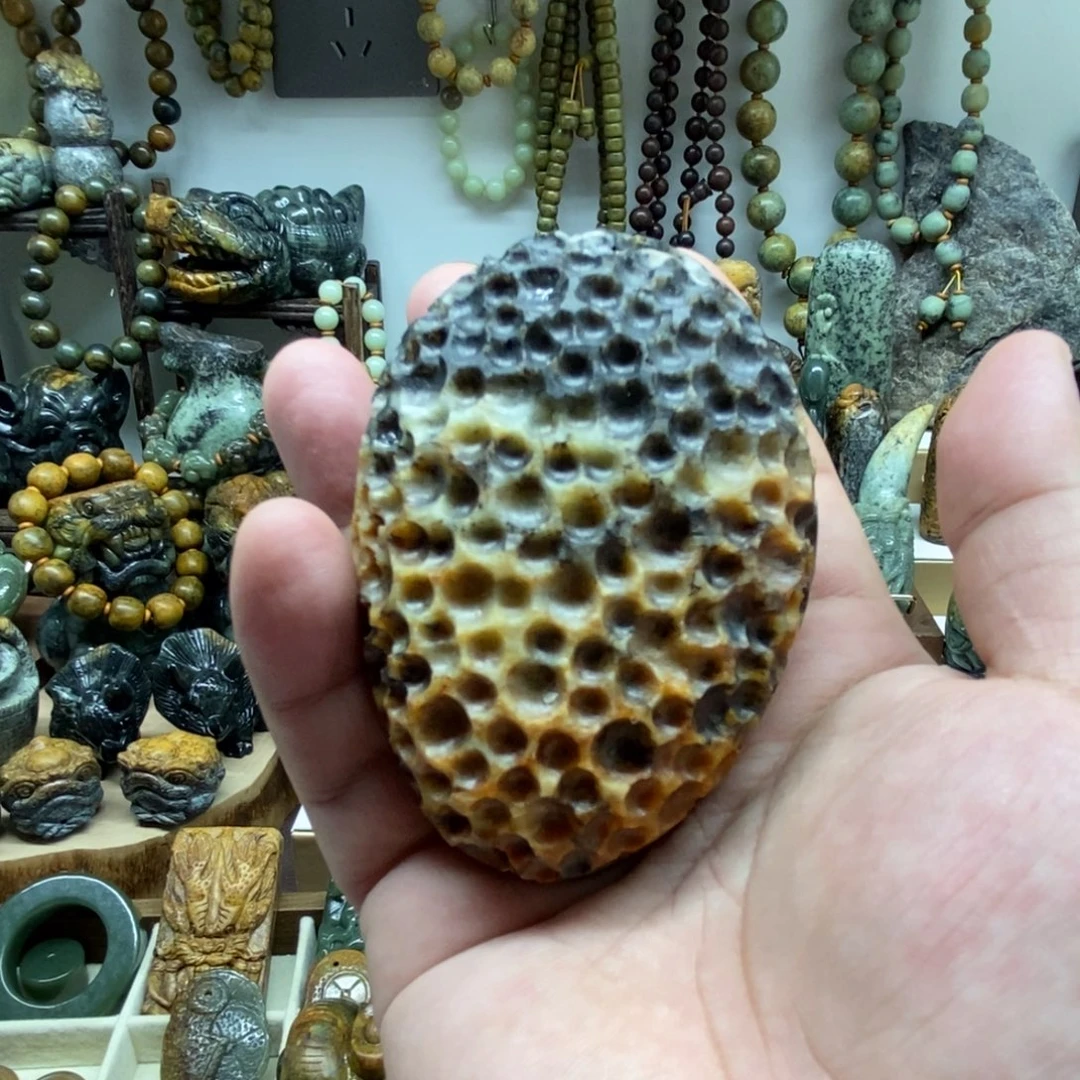 未镶嵌岫岩河磨玉（透闪石质玉）把件