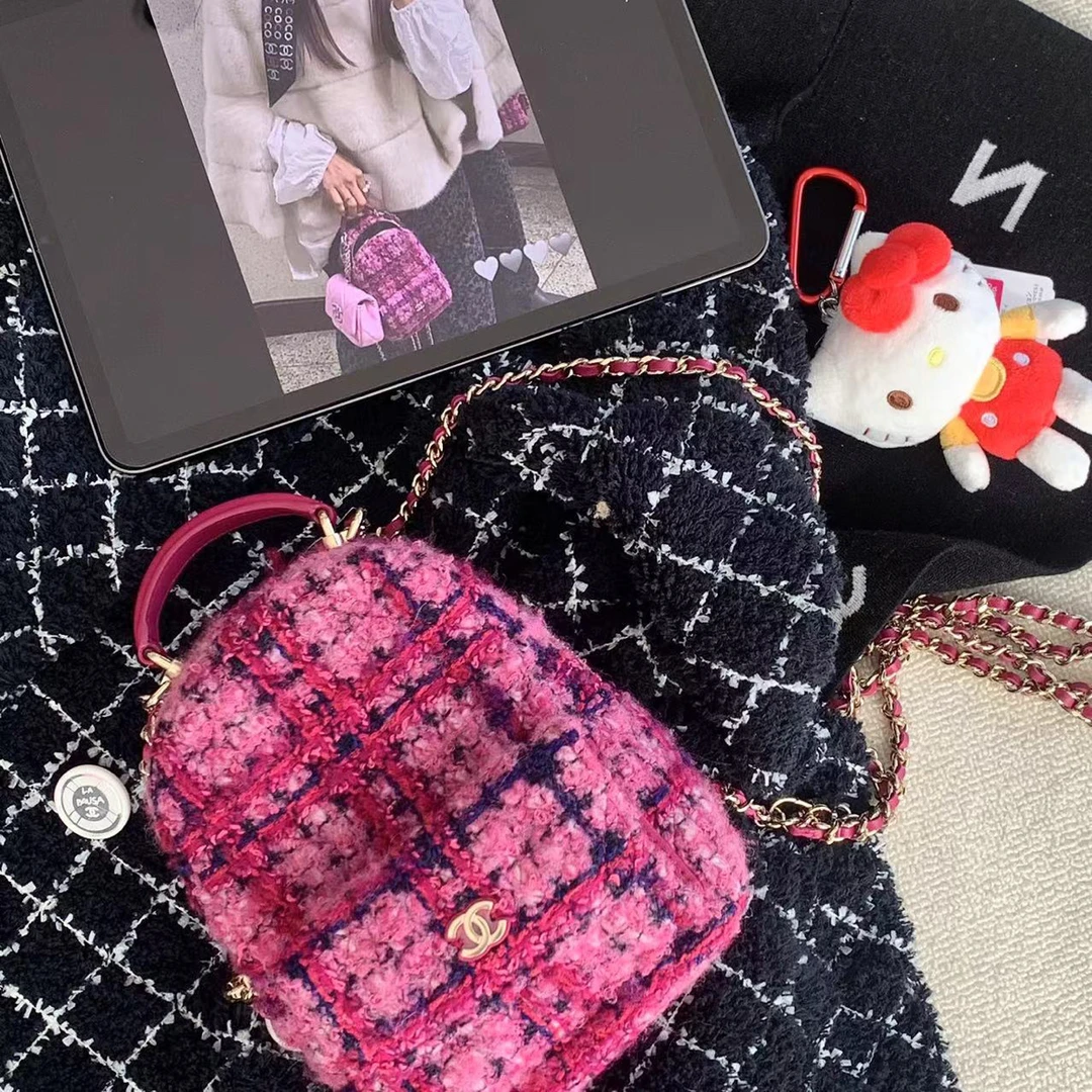 99新 Chanel/香奈儿 展会外场！24A 粉色毛呢双肩包