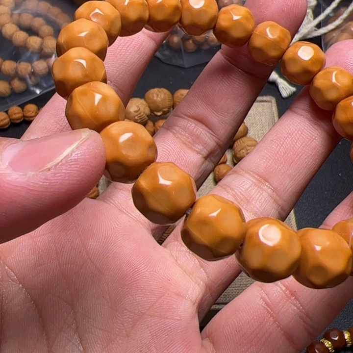 猴头核桃手串快快乐乐