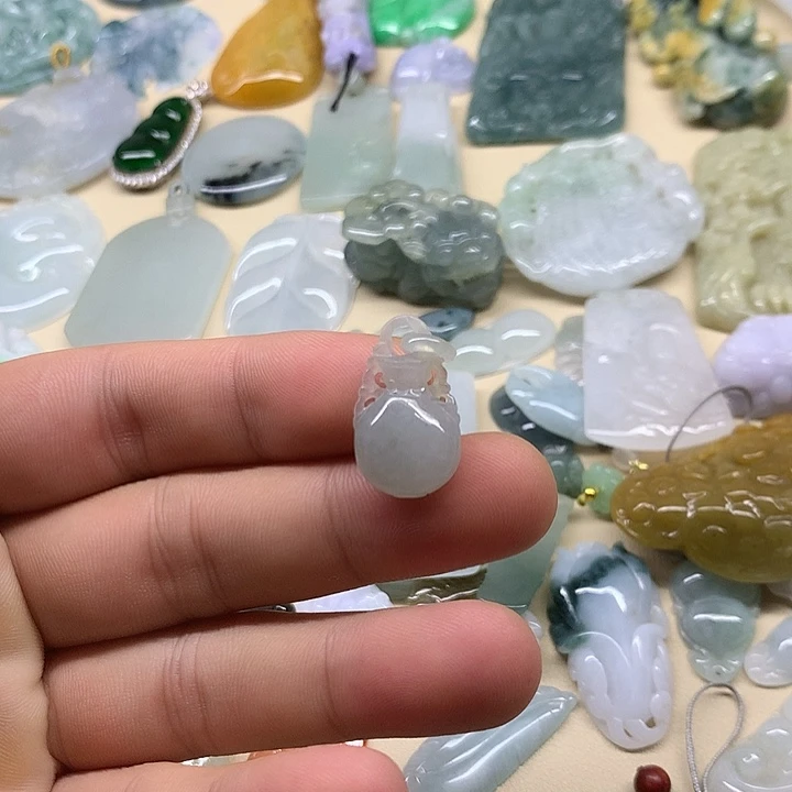 翡翠未镶嵌颈饰链接