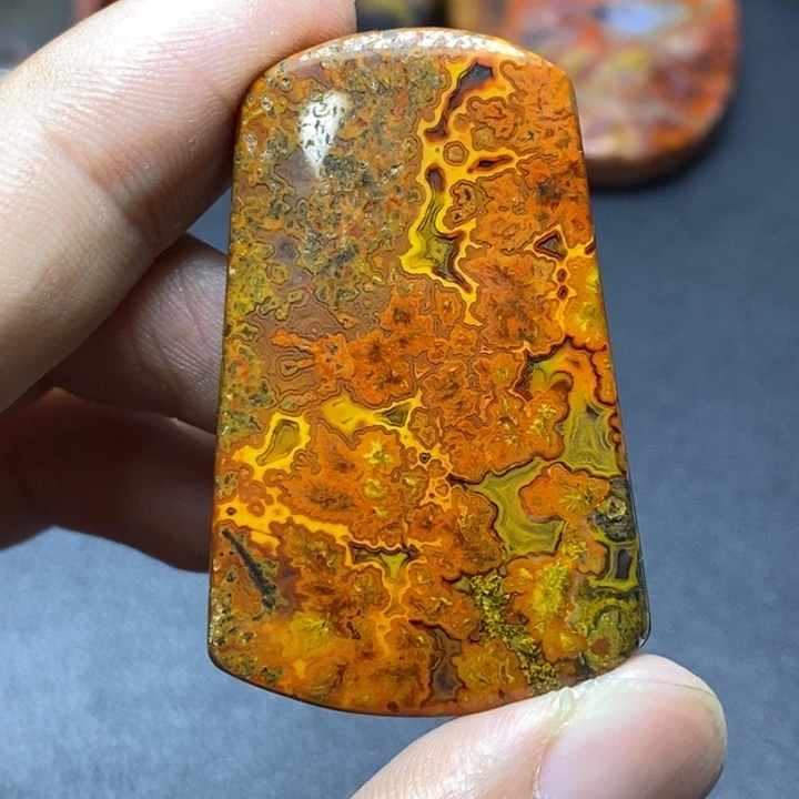 玛瑙/玉髓颈饰未镶嵌墨*