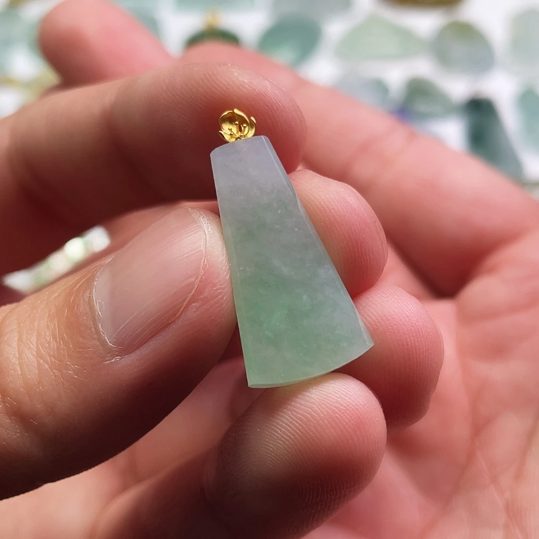 翡翠18K金镶嵌颈饰翡翠