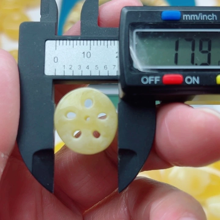 琥珀（矿物珀）未镶嵌裸石