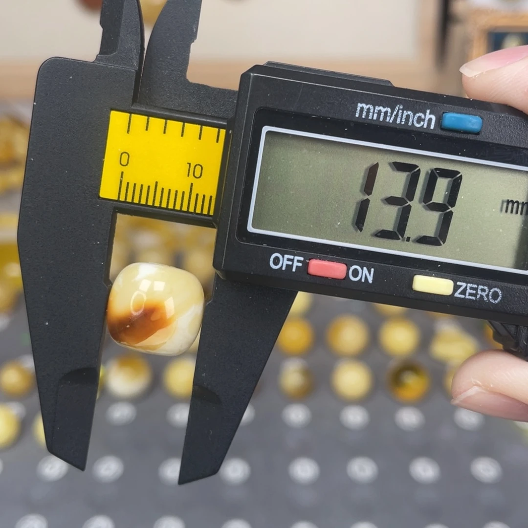 琥珀未镶嵌裸石52号