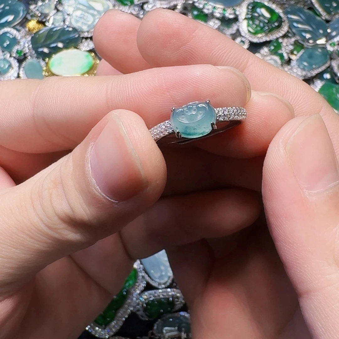 翡翠未镶嵌颈饰天然A货翡翠放漏