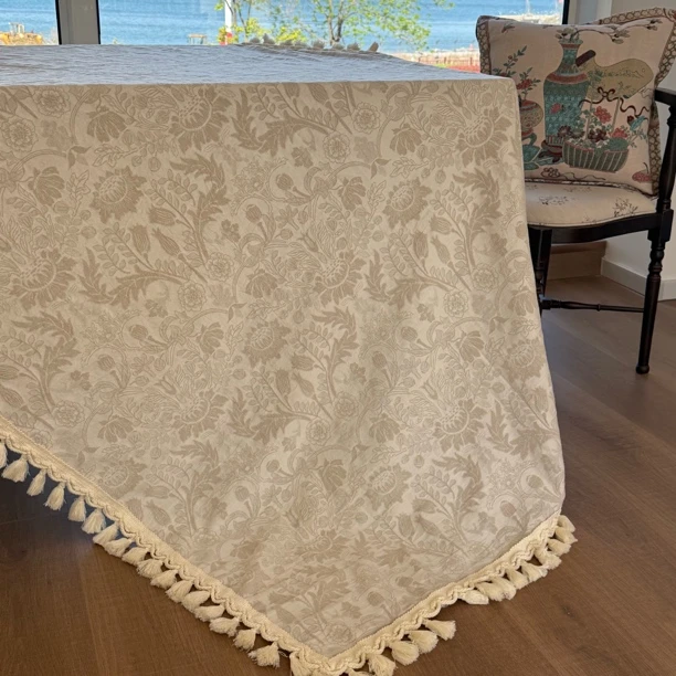《莫里斯》棉麻重工流苏桌布
