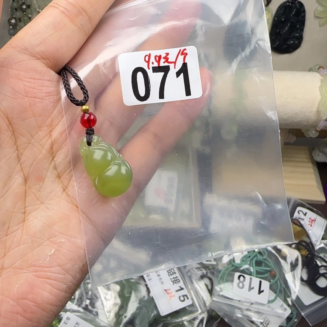 蛇纹石玉饰品未镶嵌