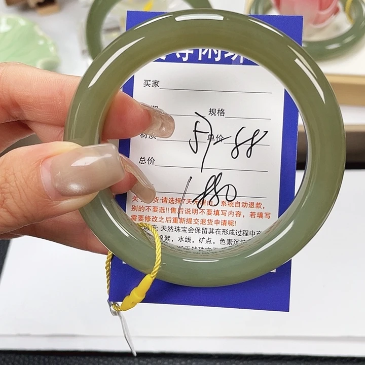 和田玉未镶嵌手镯