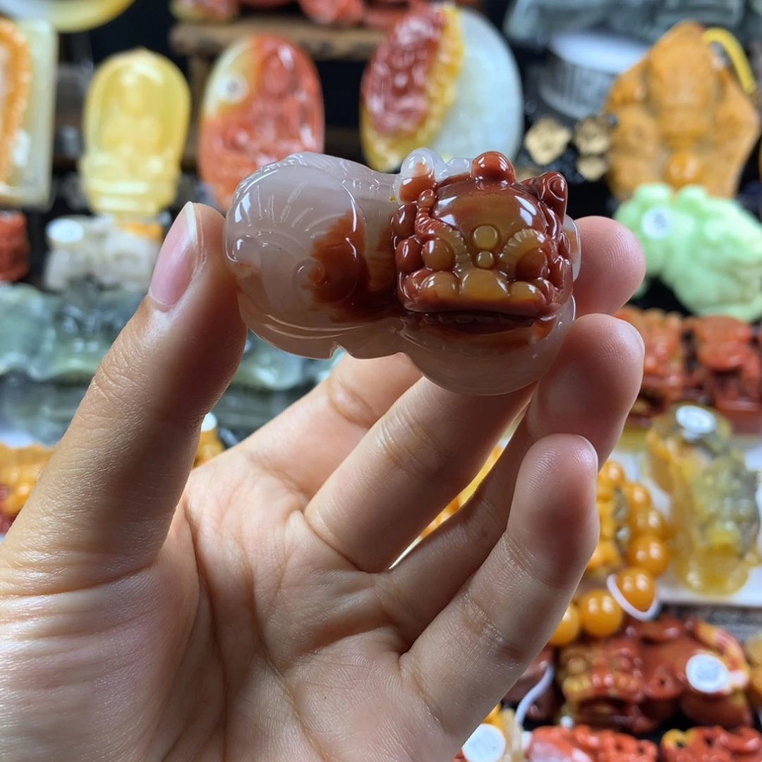 未镶嵌石英质玉（黄龙玉）挂件