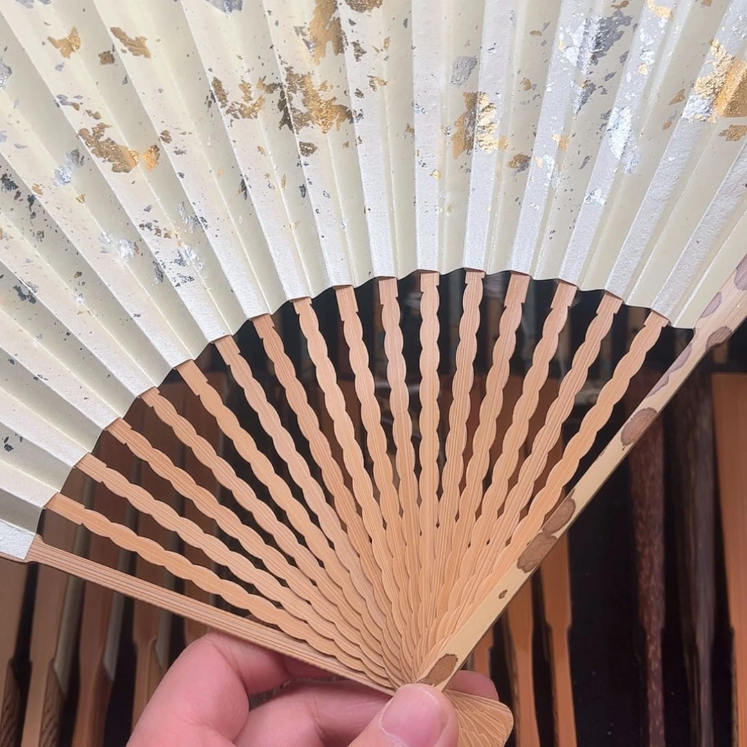 扇子白色洒金龙鳞梅妃