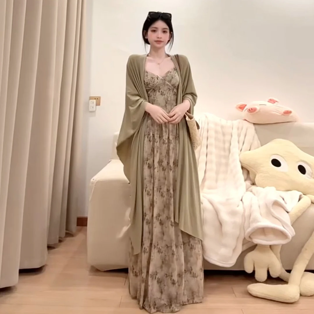 法式气质碎花吊带连衣裙女早秋2025新款高级感巨好看收腰长裙套装