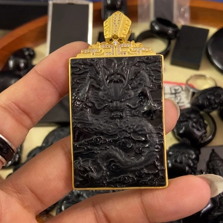 翡翠颈饰未镶嵌墨翠龙