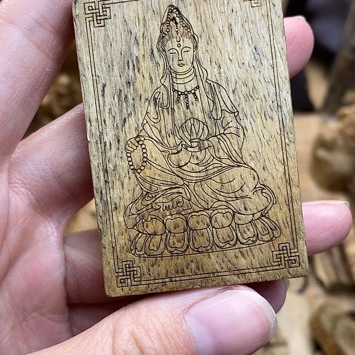 沉香吊坠马泥涝天然野观音13克