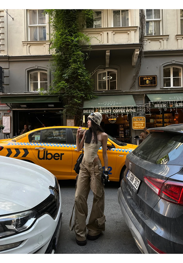 高级感纯欲气质抹胸连体衣女2025新款宽松卡其色洗水口袋工装裤女