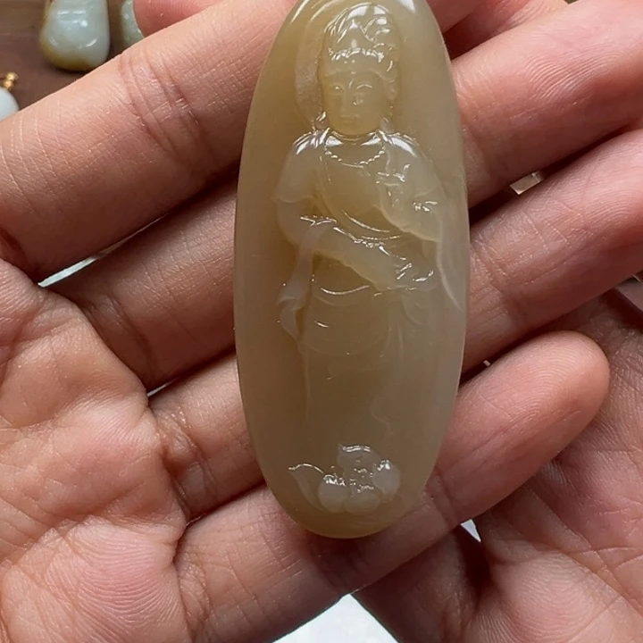 和田玉未镶嵌颈饰且末观音
