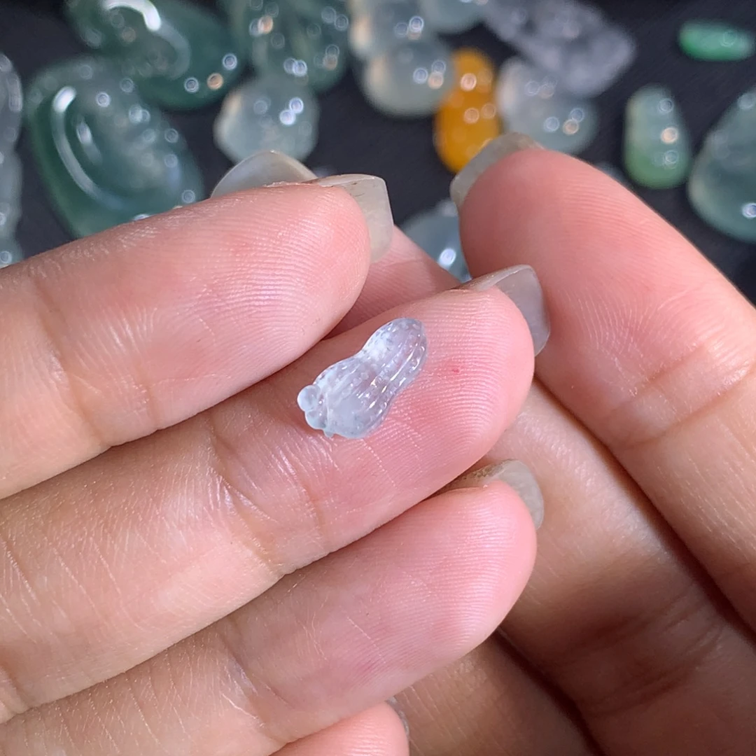 翡翠裸石未镶嵌高冰花生