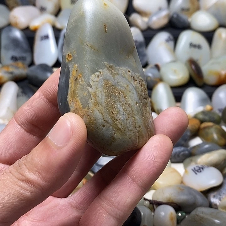 颈饰未镶嵌和田玉三色把件