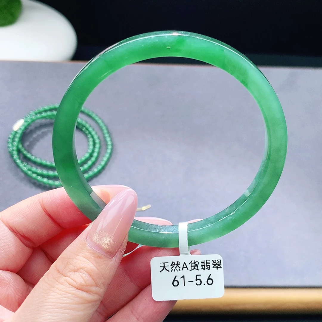 未镶嵌手镯（圆镯）翡翠