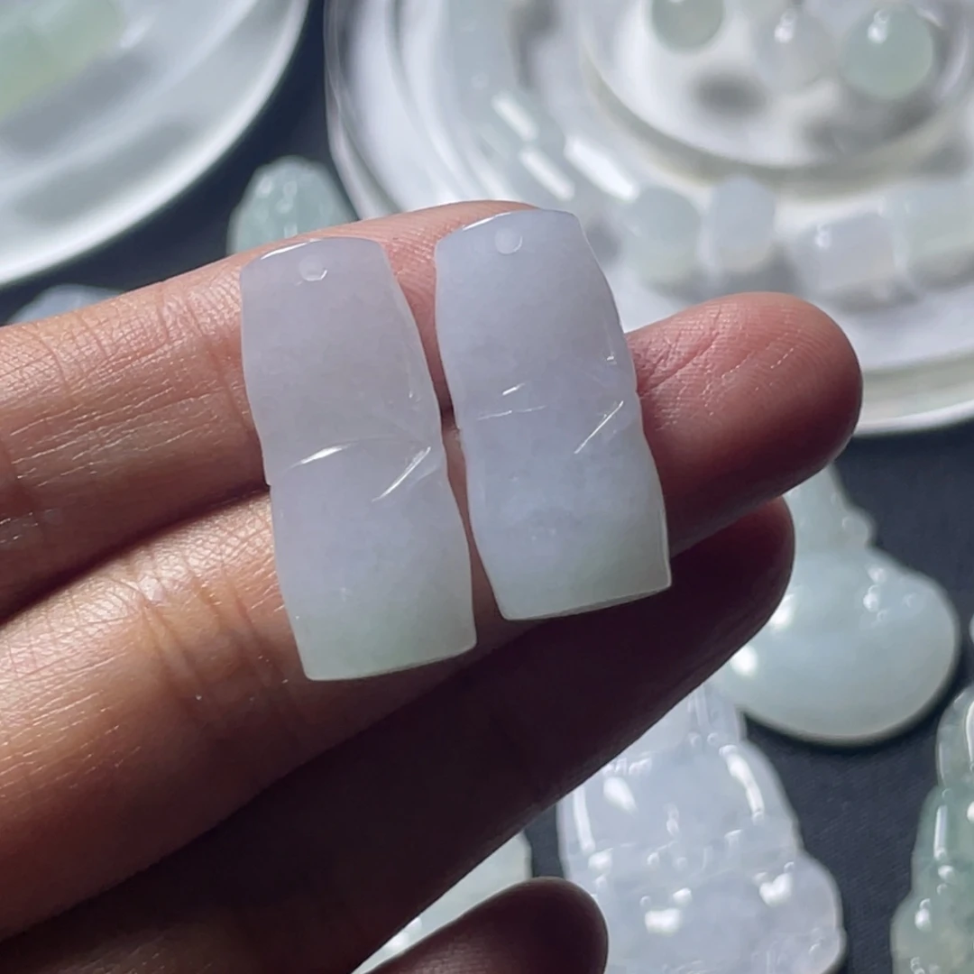 翡翠未镶嵌颈饰多样发其一