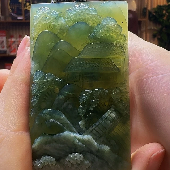 蛇纹石玉颈饰未镶嵌为**争
