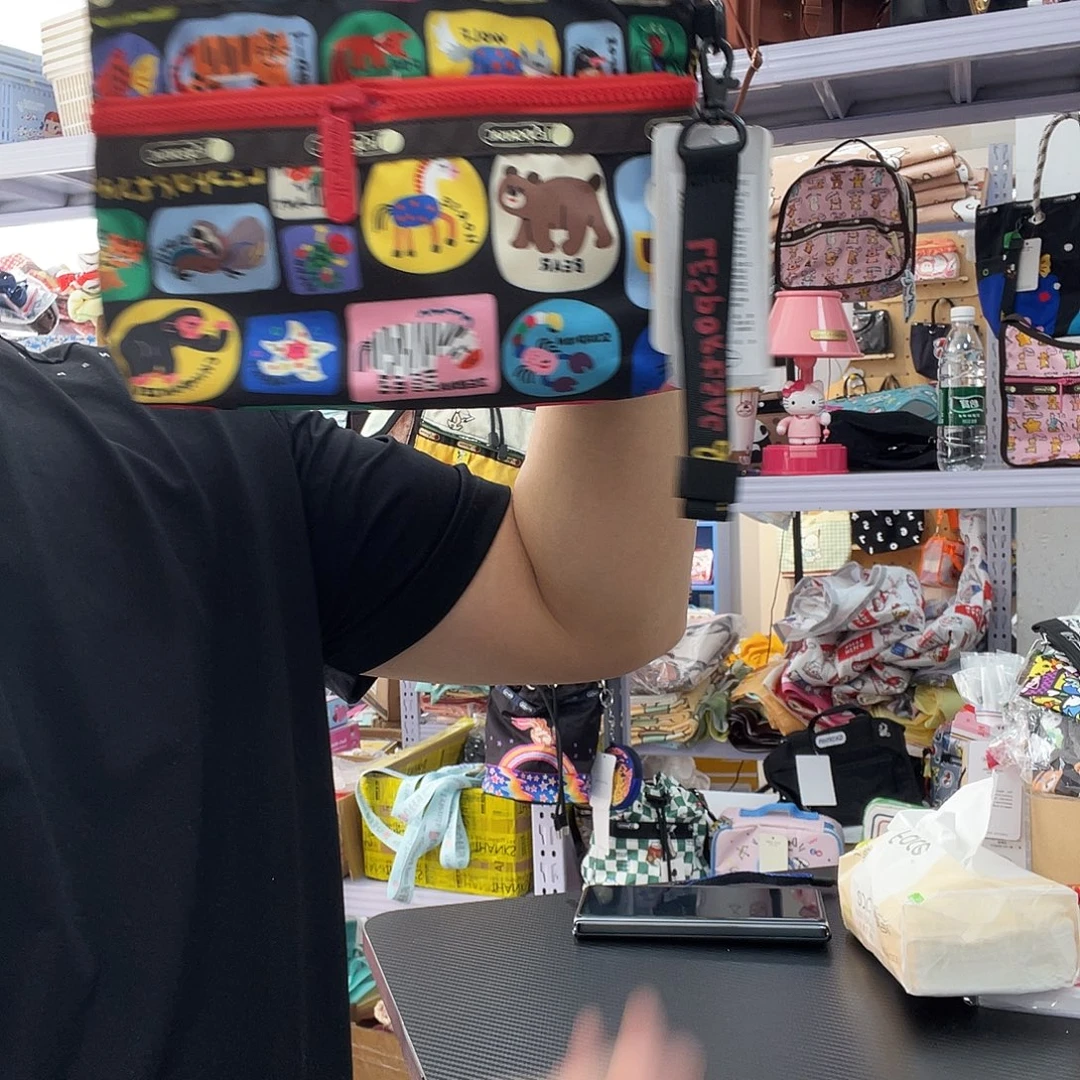 PU化妆包等产品和产品