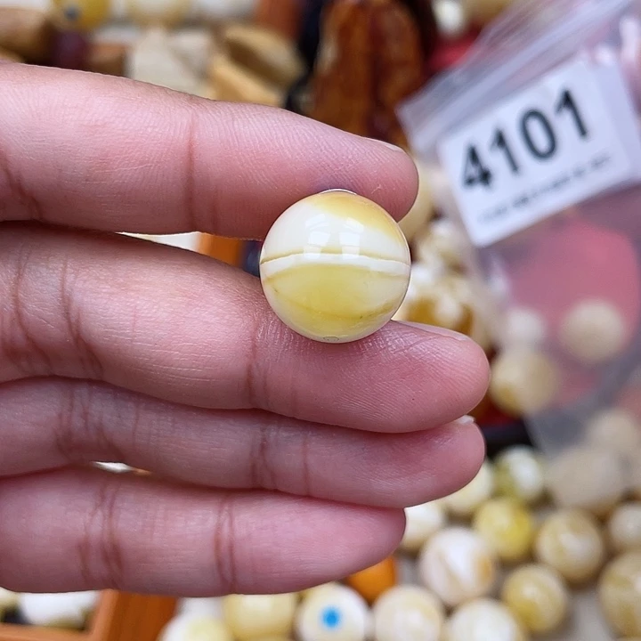 蜜蜡未镶嵌珠宝奇石粉16沁色 一线天