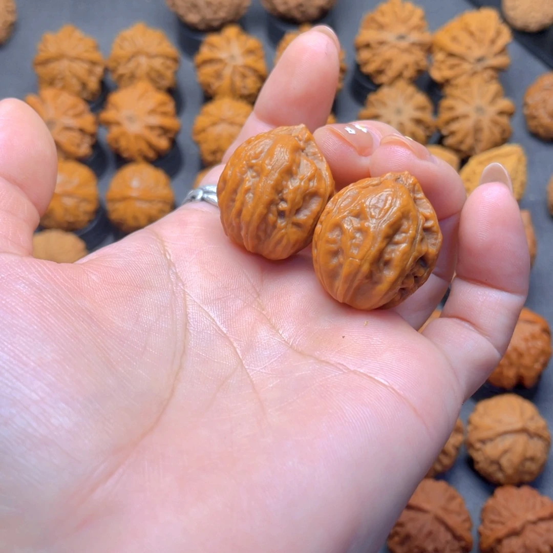 核桃文玩把件娃娃鱼