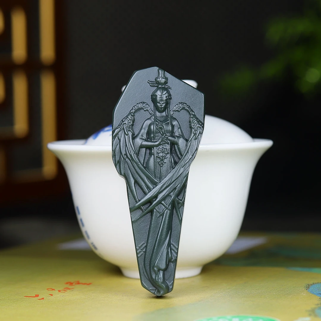 92773和田玉青玉雕刻吊坠
