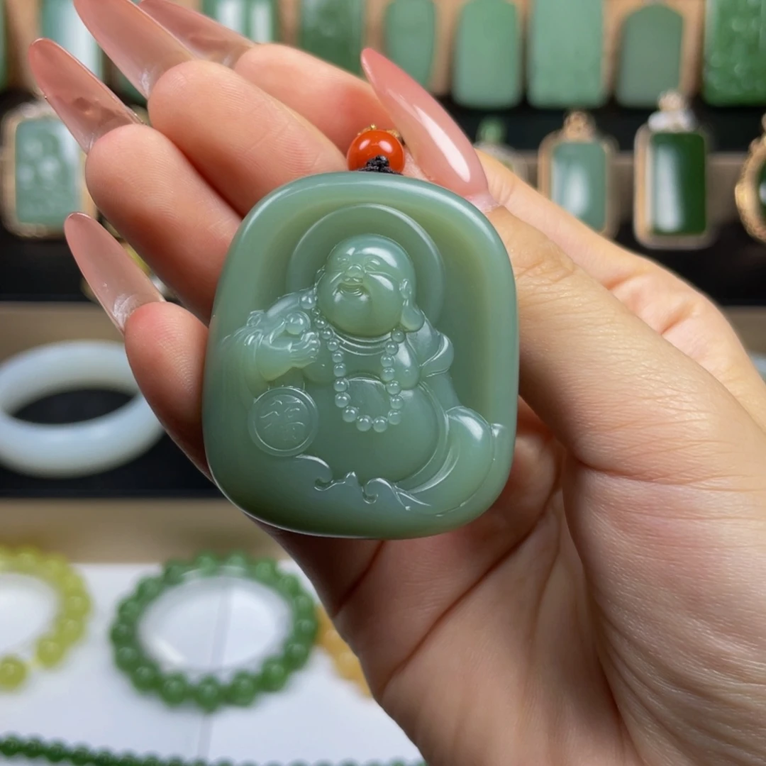 和田玉未镶嵌颈饰·粉青佛公