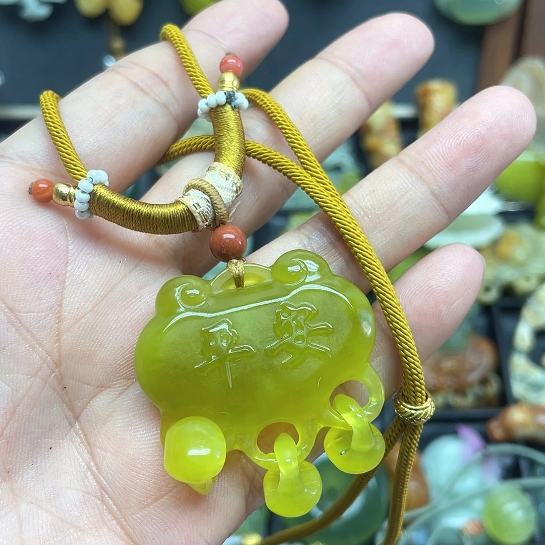 未镶嵌蛇纹石玉颈饰