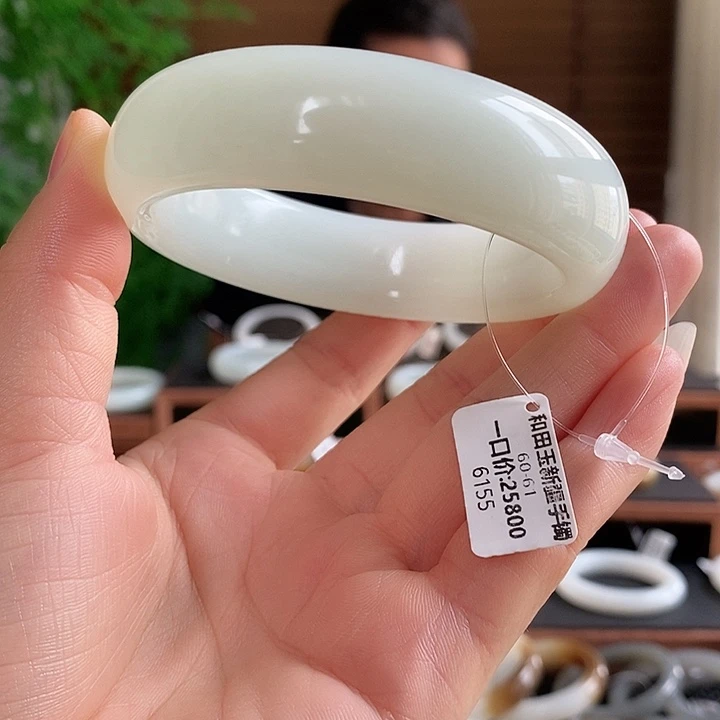 未镶嵌手镯和田玉6155
