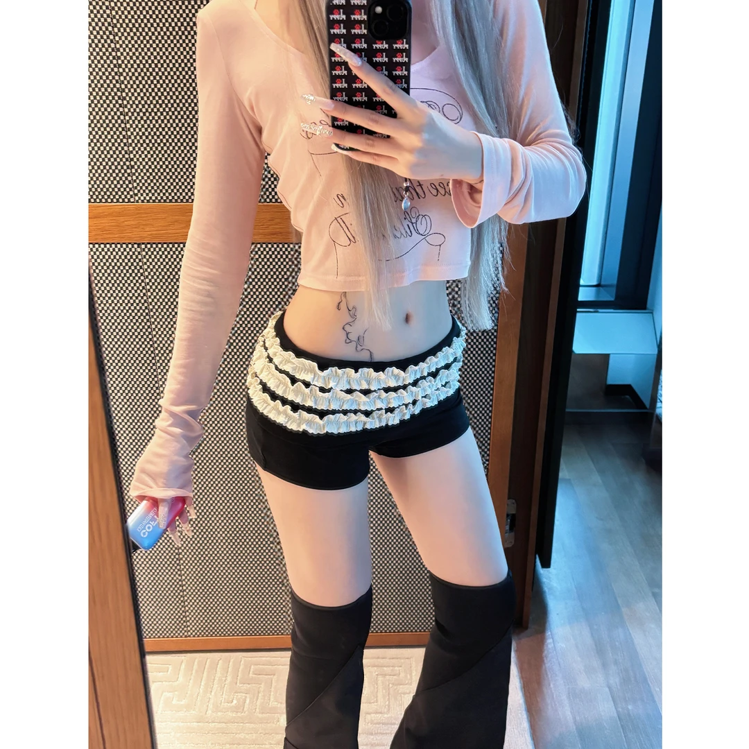 莫欣欣-辣妹小众高级感花边褶皱低腰黑色短裤女款夏天外穿250319