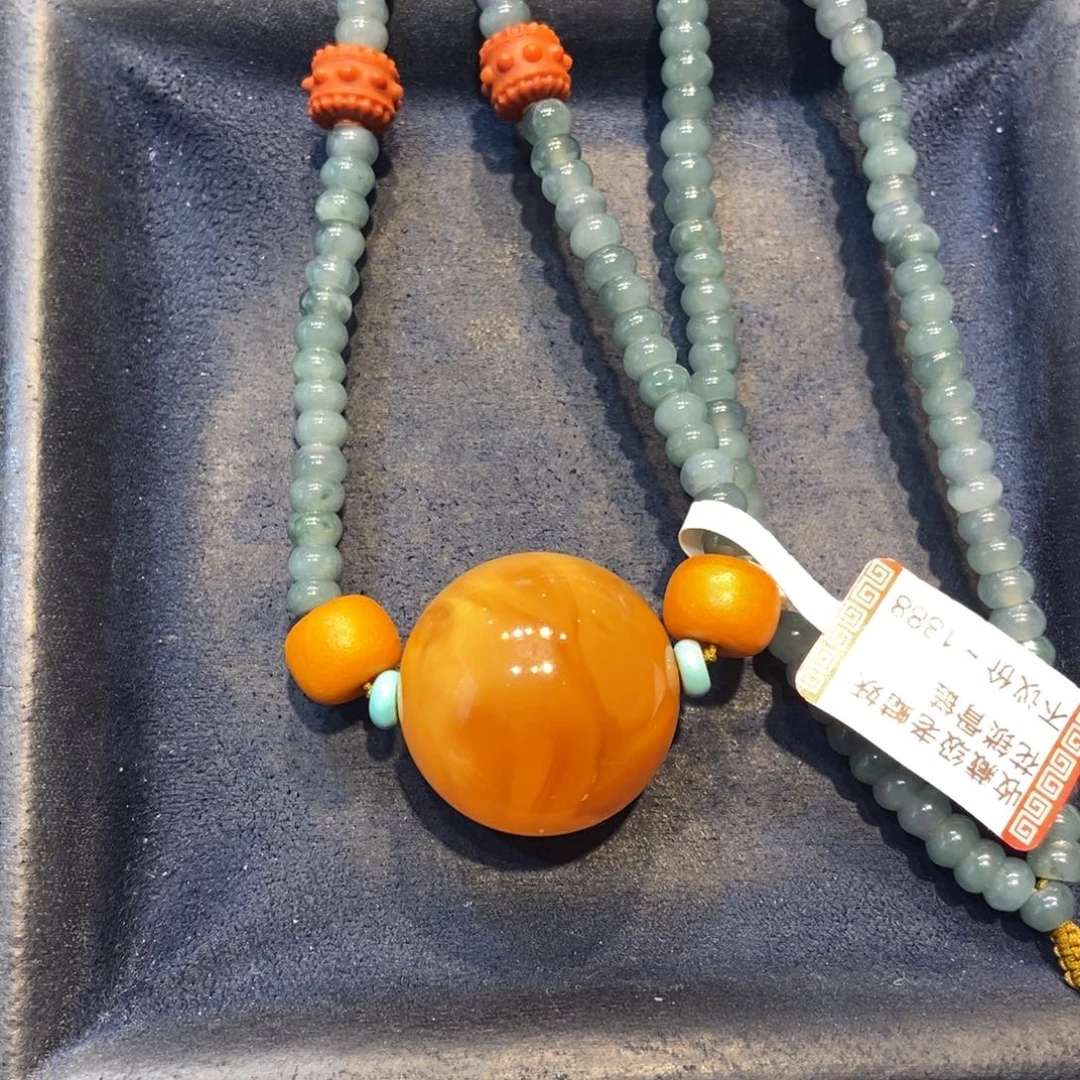 琥珀未镶嵌颈饰蜜蜡