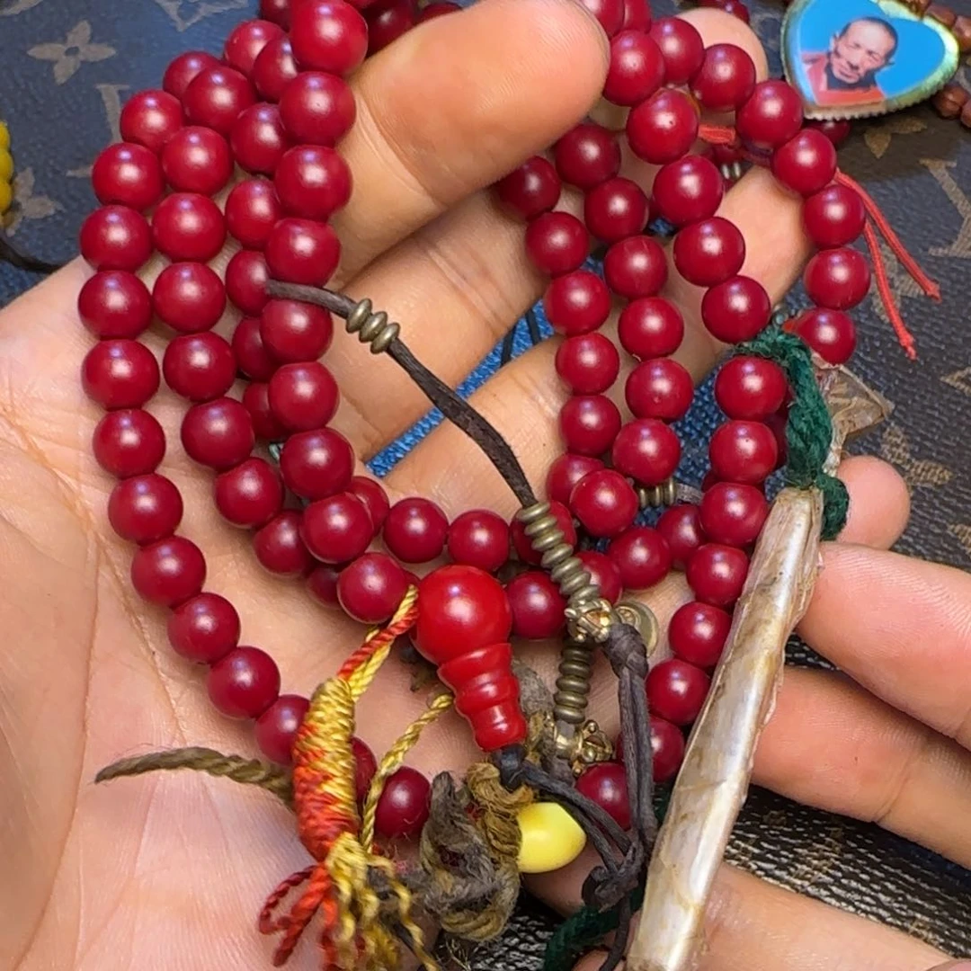 玻璃颈饰摩****?小小小黑