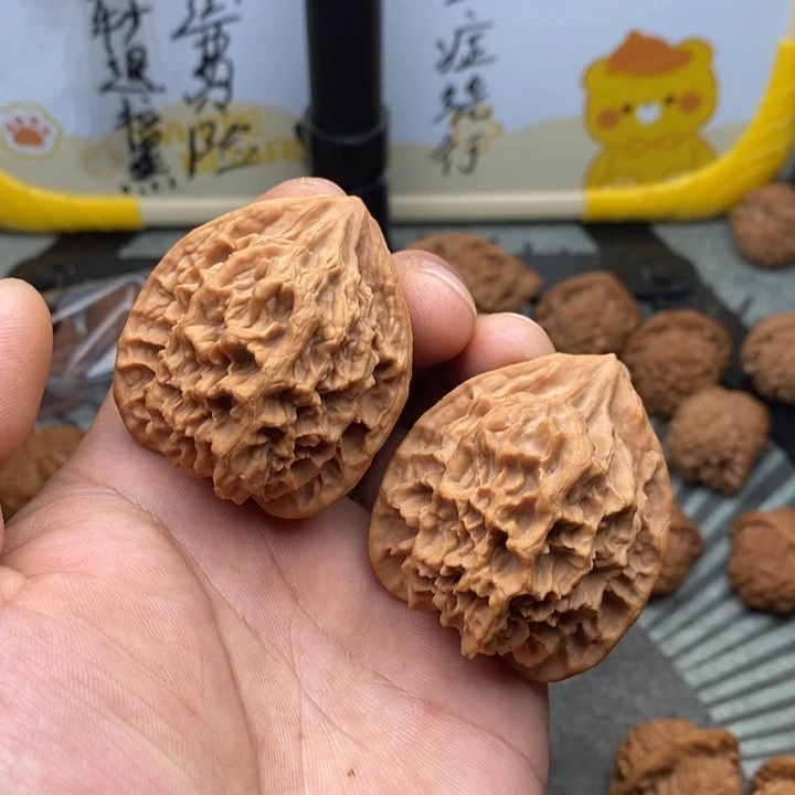 文玩核桃把件龙鳞纹