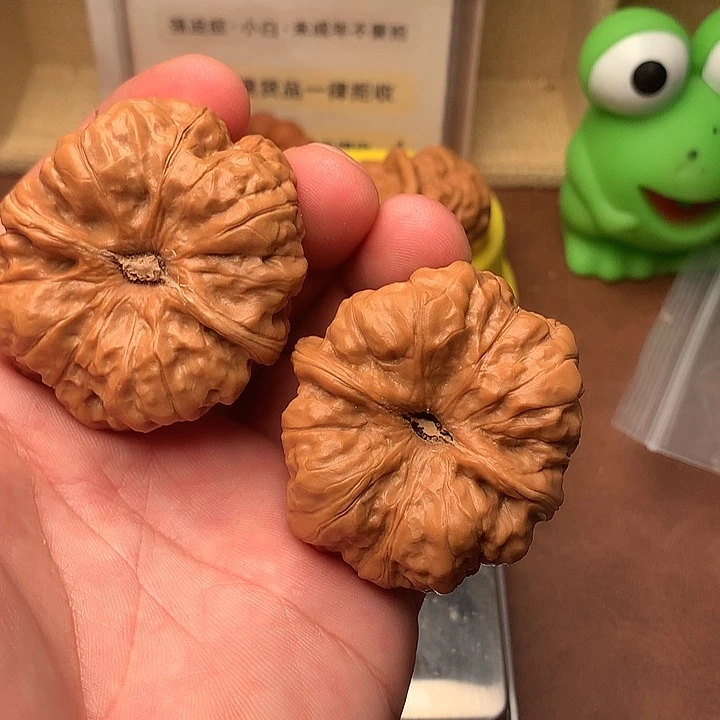 萬***、文玩核桃吊坠蛤蟆头