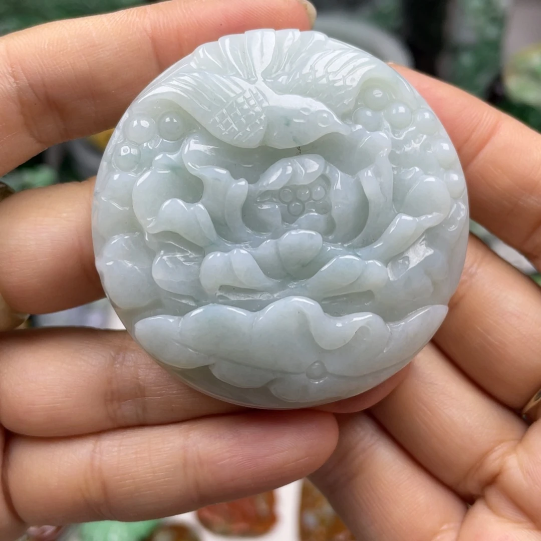 翡翠未镶嵌颈饰牌子