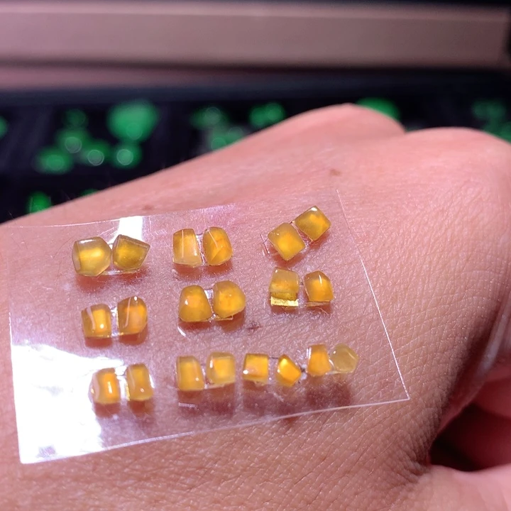 裸石翡翠冰种黄翡