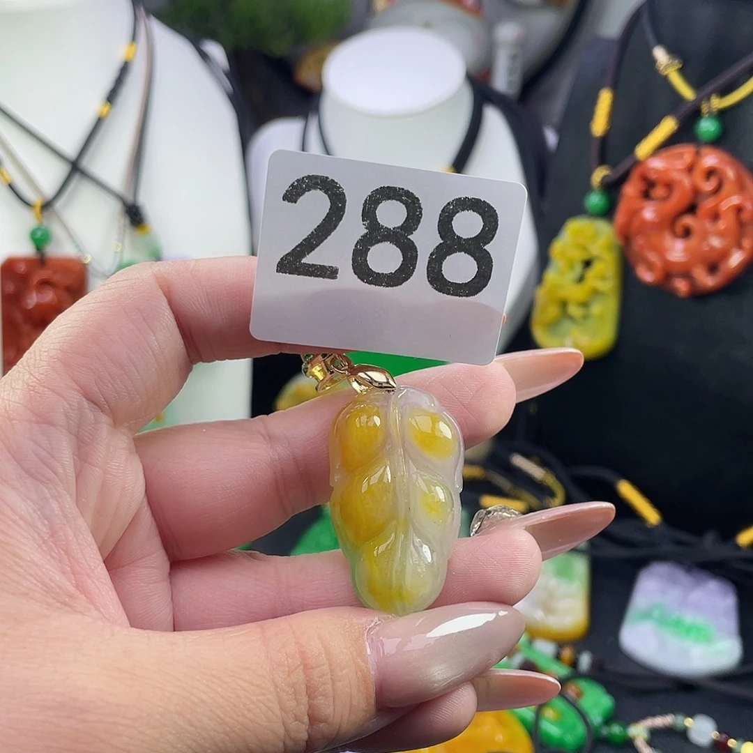 翡翠未镶嵌吊坠(赠链)