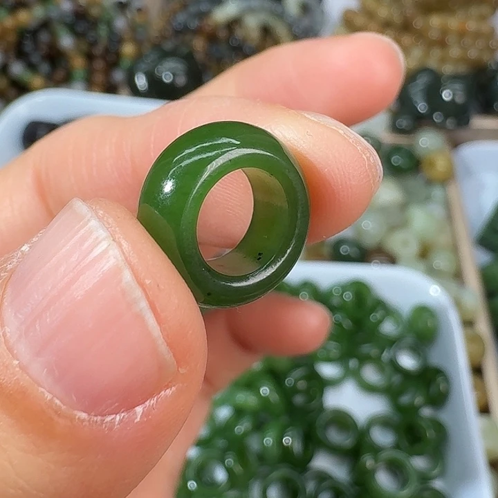 和田玉（碧玉）未镶嵌颈饰8.5以上内径跑环