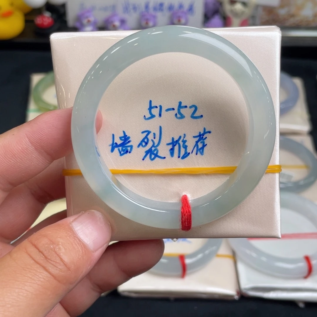 翡翠手镯未镶嵌翡翠手镯