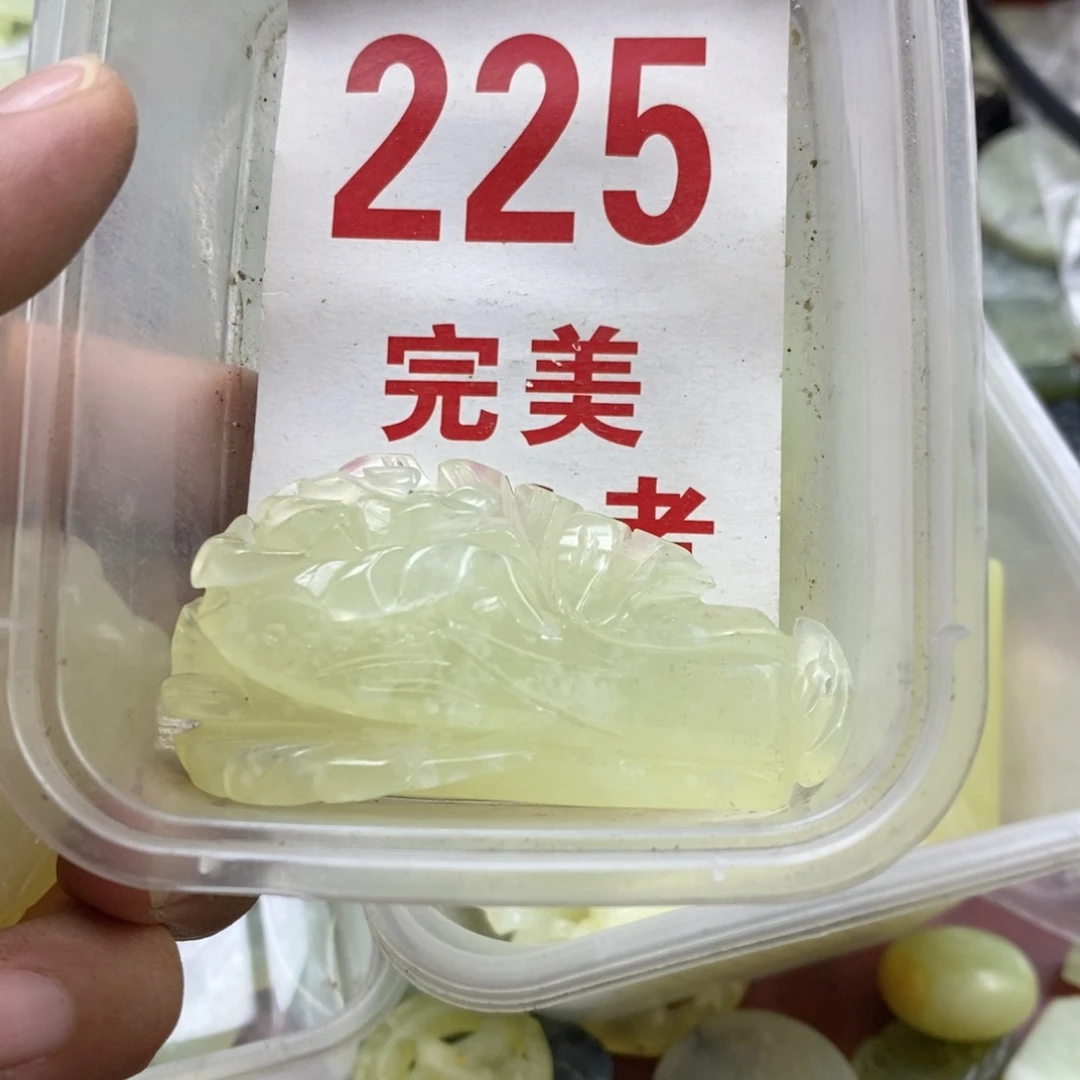 蛇纹石玉未镶嵌挂坠