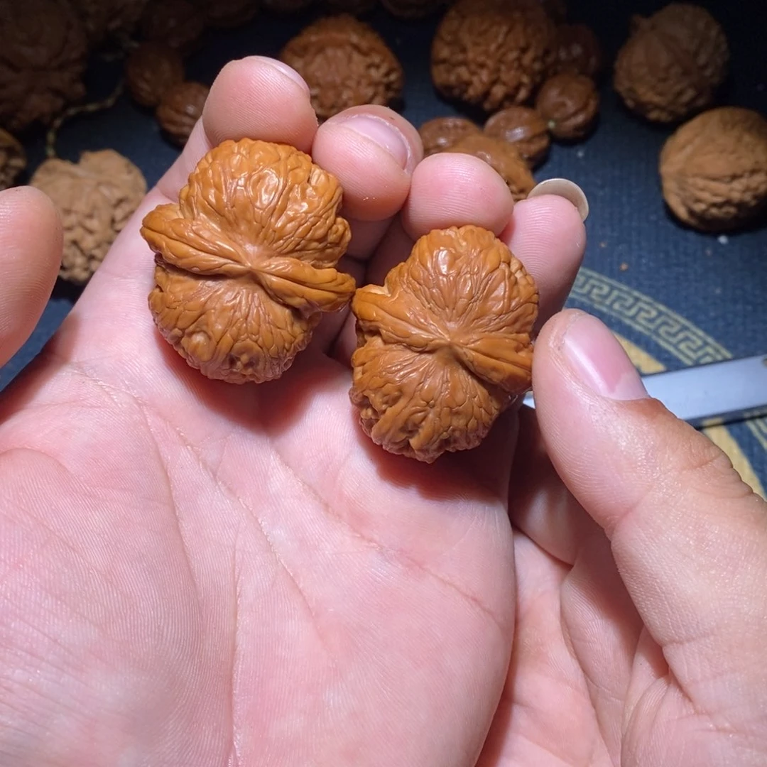 文玩核桃吊坠元宝