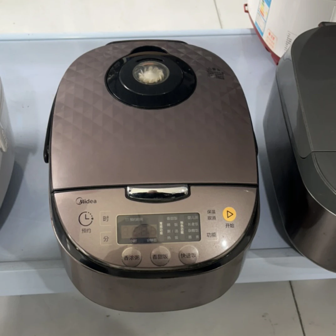8新 Midea/美的 4升电饭煲有划痕 功能完好