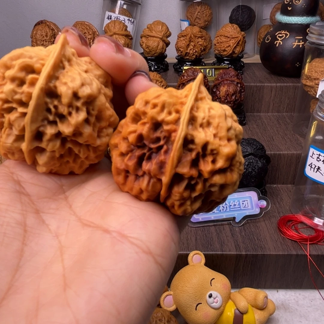 郭***。文玩核桃把件上古疙瘩包