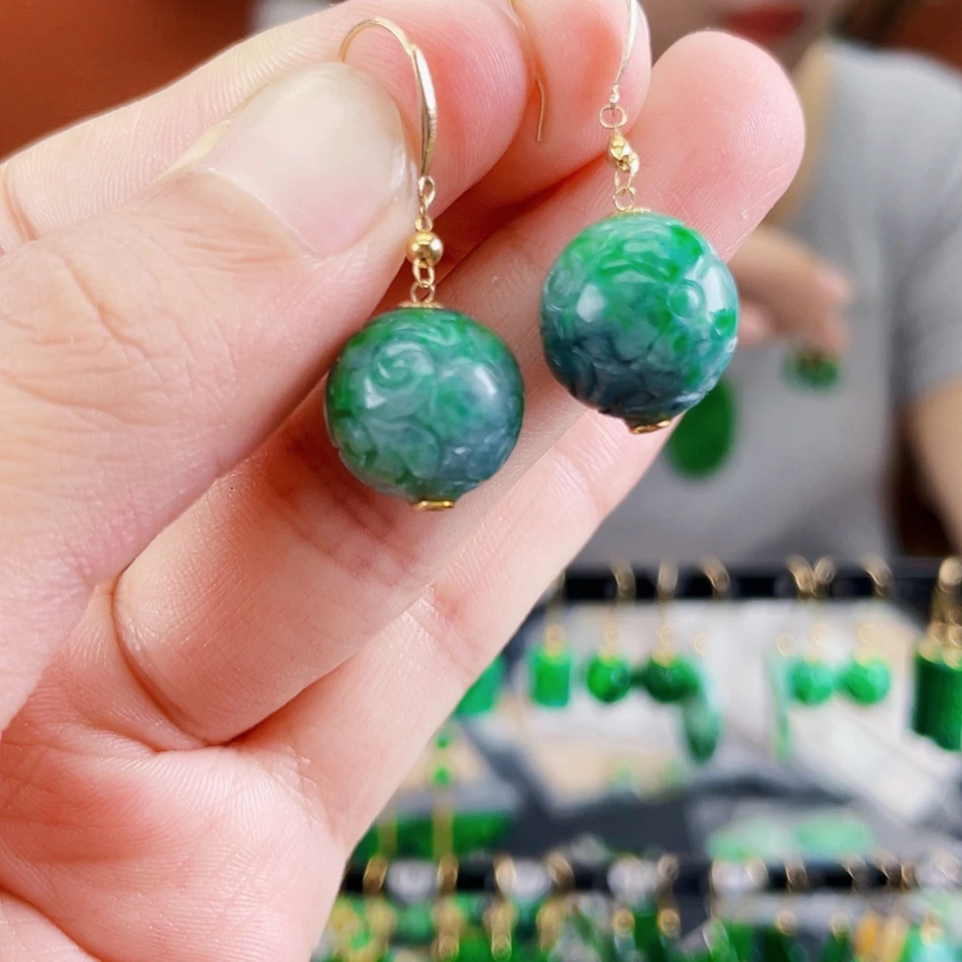 18K金镶嵌翡翠耳饰